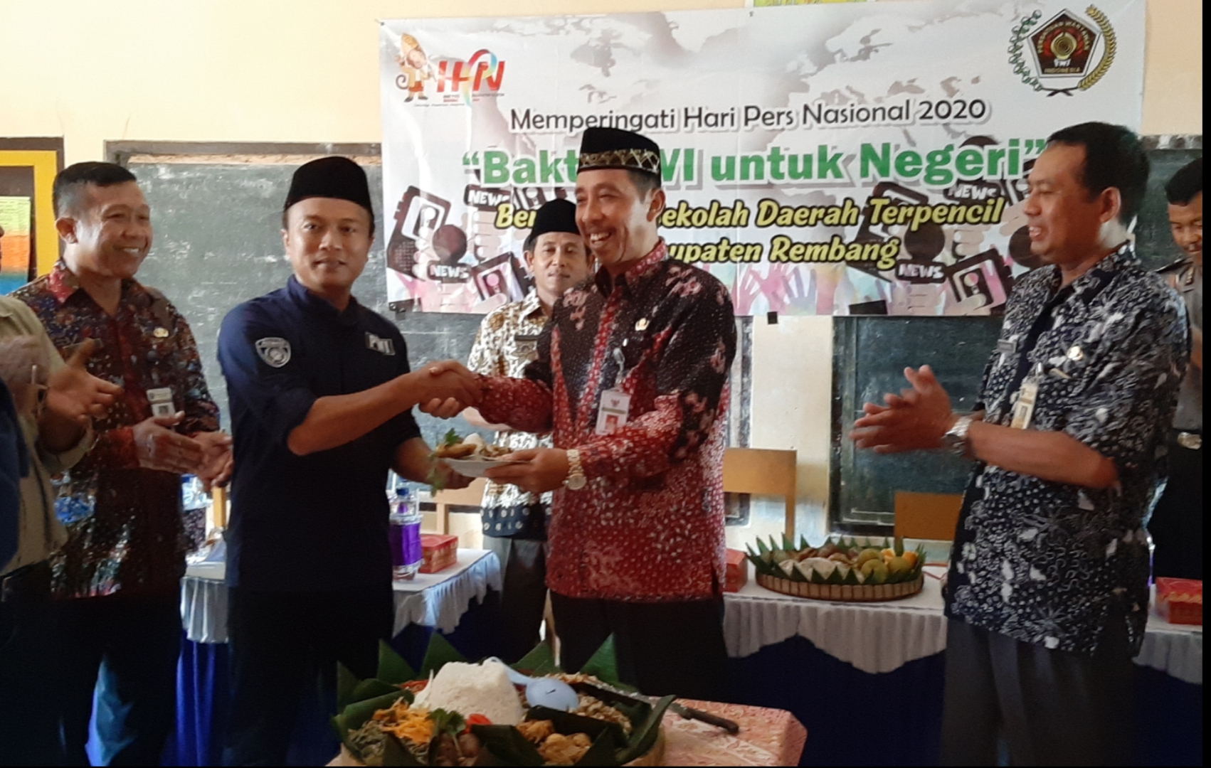 Bupati Beri Kejutan PWI Rembang, Datang di SDN Ngroto