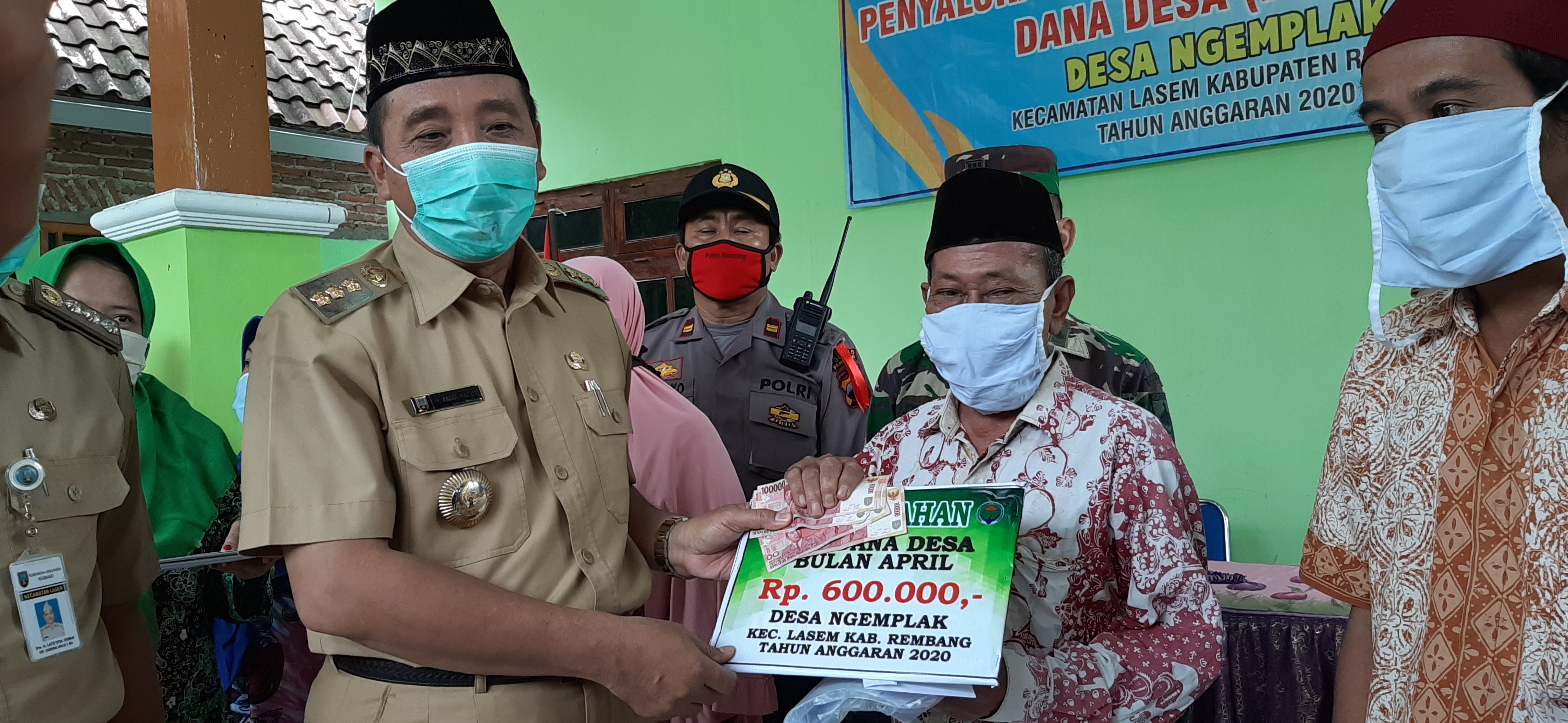 Enam Desa di Lasem Bagikan BLT