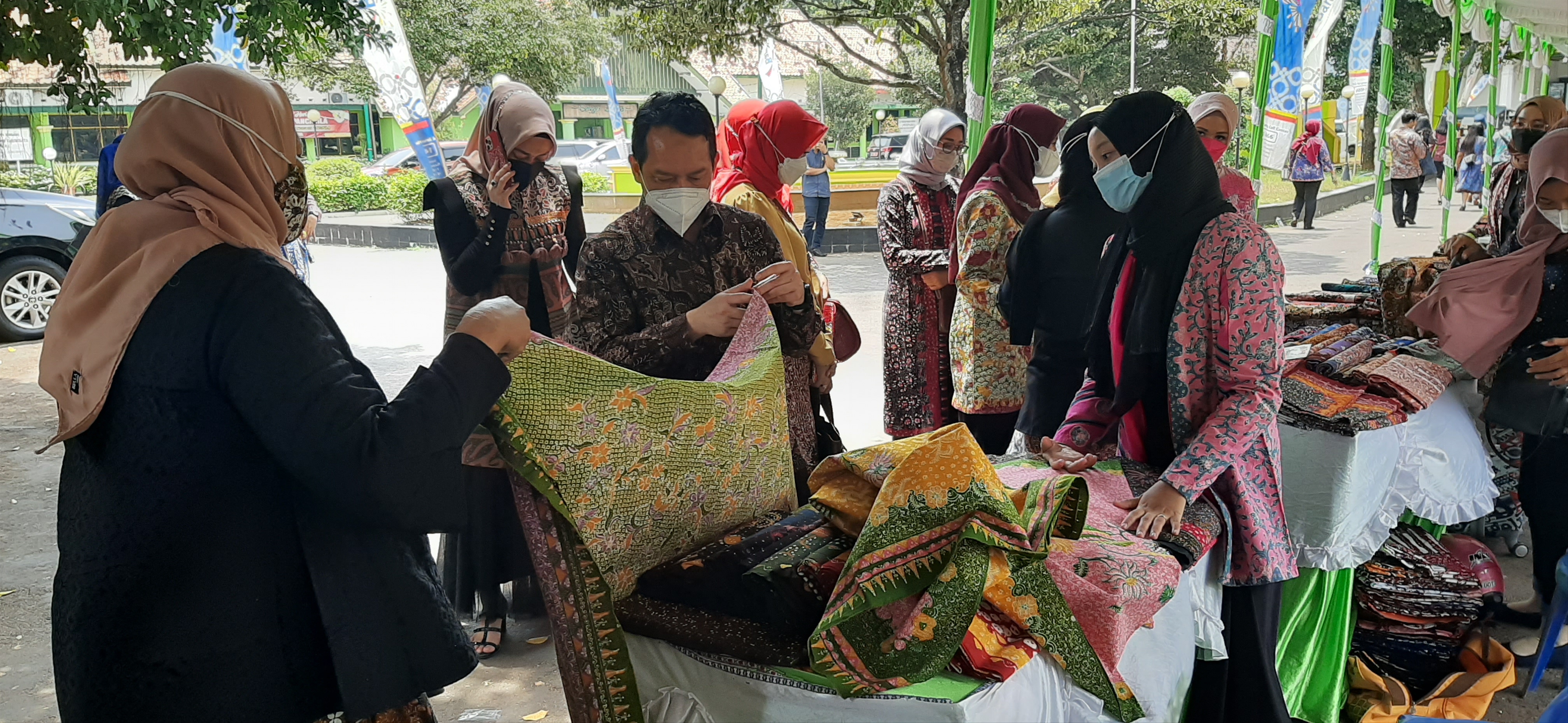 Hari Batik Nasional , Momentum Gaungkan Kembali Batik Tulis Lasem