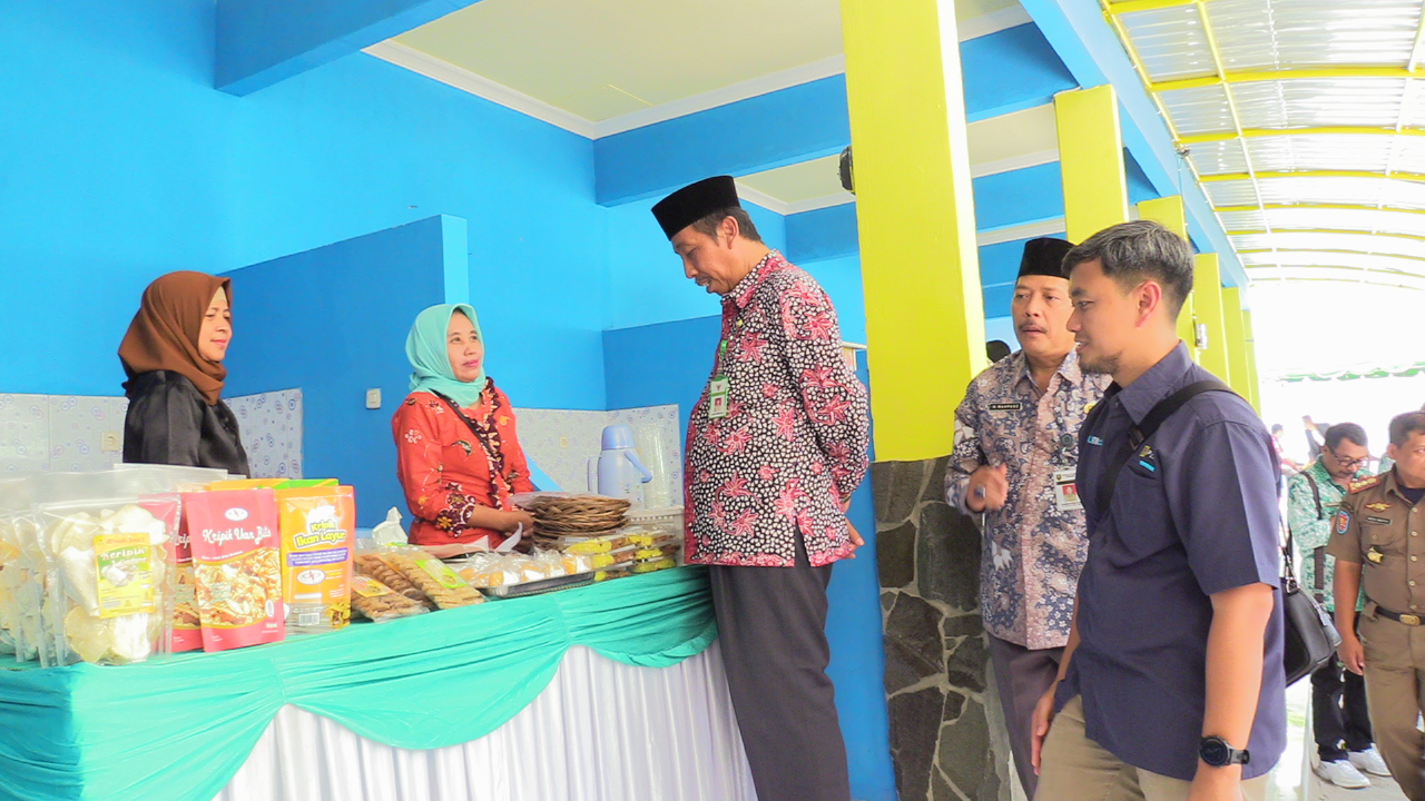 Bupati Hafidz Resmikan  Sentra Kuliner Teras PLN