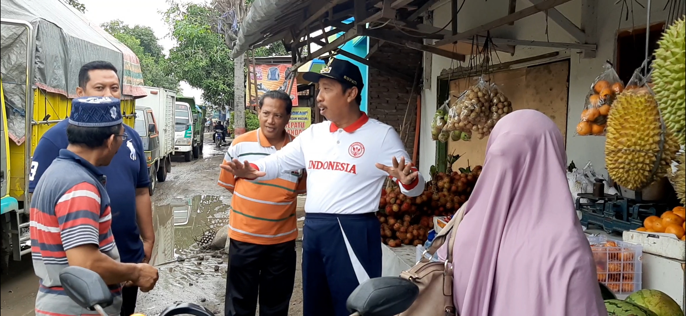 Bupati Hafidz Hampiri Para Pedagang di Pertigaan Pandangan Sosialisasikan Pembangunan