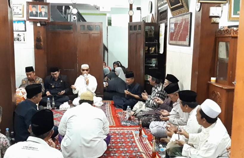 Bupati dan Wabup dan Jajaran Pemkab Doakan Alm KH.Maimoen Zubair di Rumahnya Karangmangu