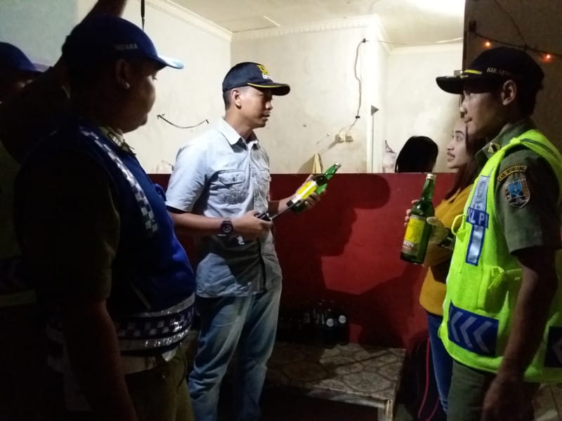 Belasan Miras Kembali Diamankan Satpol PP dari Warkop