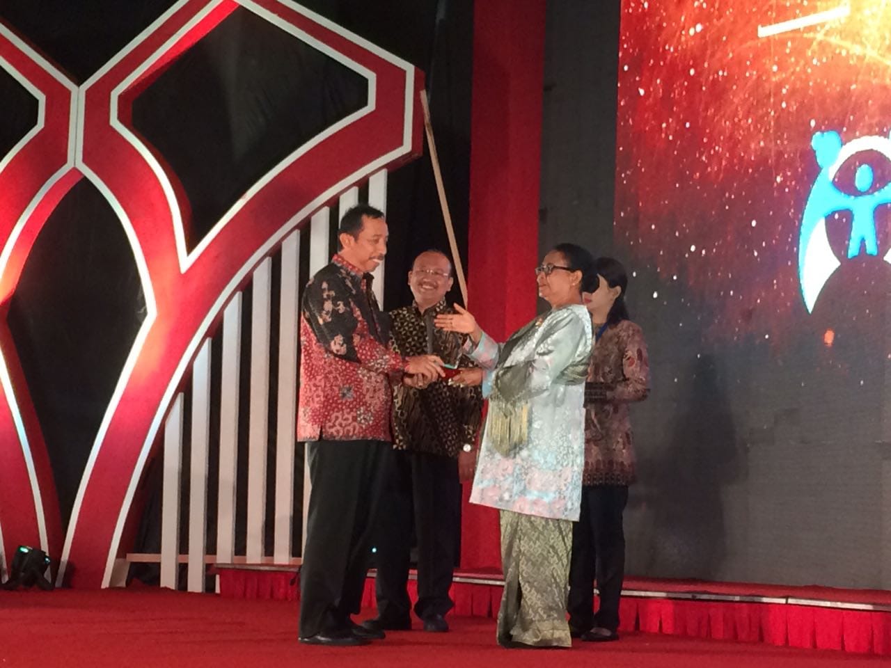 Satu Malam Di Riau, Rembang Raih Dua Penghargaan