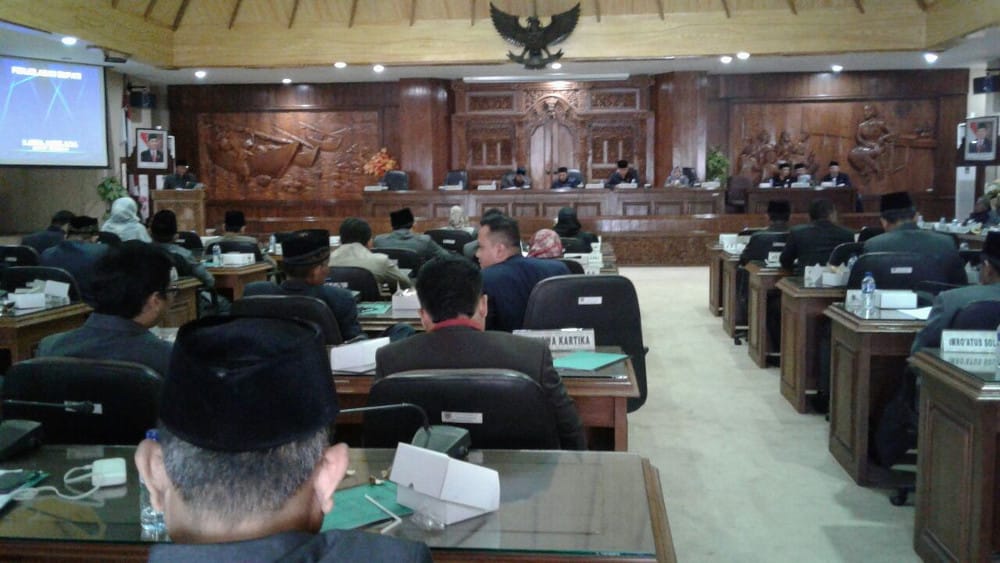 Bupati sampaikan pengantar nota keuangan RAPBD 2018