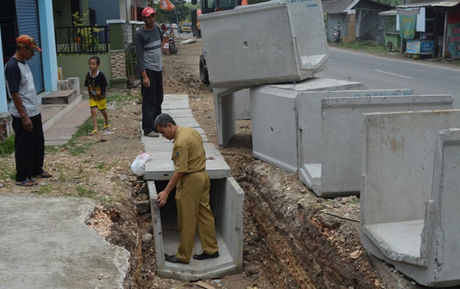 Pembuatan Trotoar Pamotan Juga Untuk Kurangi Banjir