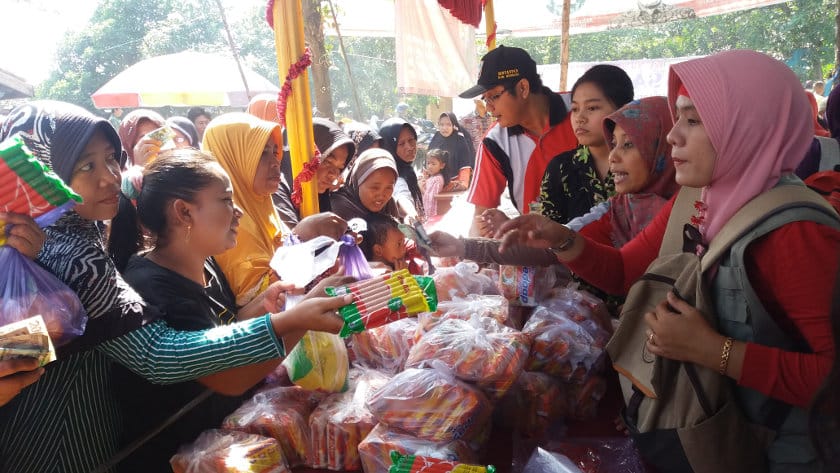 Ratusan Warga Miskin Waru Mendapat Paket Kepokmas Gratis