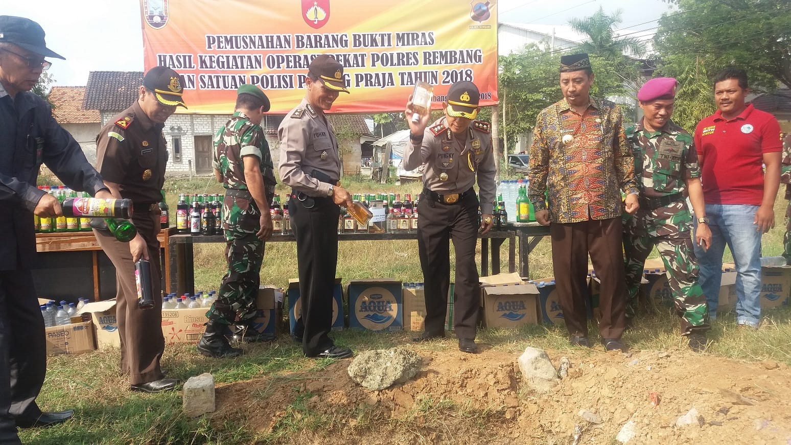 Ribuan Miras Dimusnahkan, Bupati: Ini Bentuk Keseriusan Pemerintah
