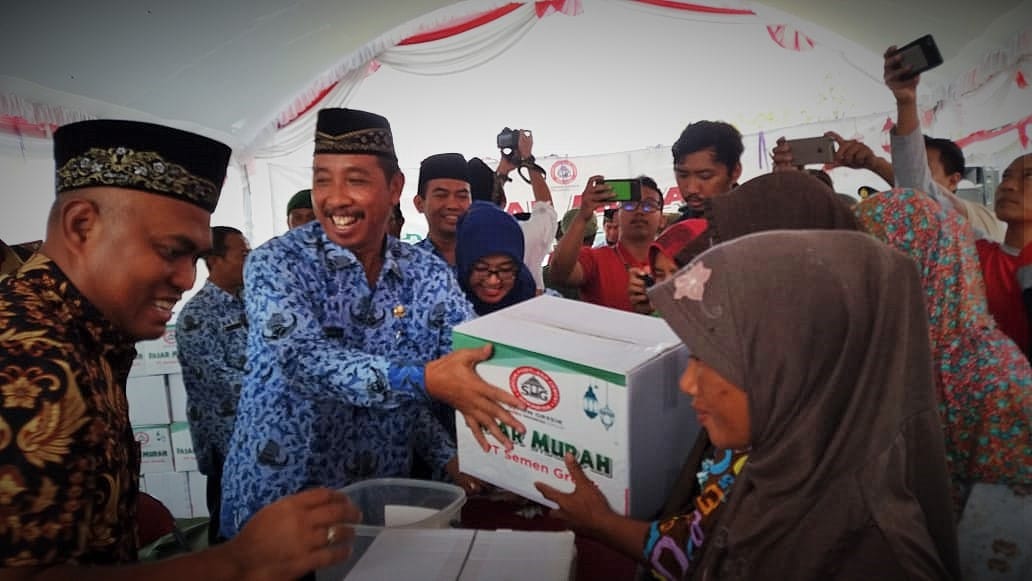 Layani Warga di Pasar Murah, Bupati: Perusahaan Tak Boleh Hanya Cari Keuntungan