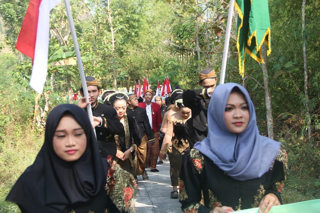Bupati Jalan Kaki 3 Kilometer Ikuti Kirab Budaya Desa Gowak