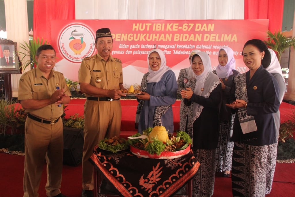 Bupati Minta Bidan Terus Tingkatkan Kualitas Pelayanan