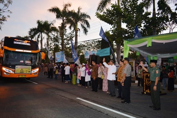 Bupati Lepas Calon Jema'ah Haji kloter 62 dan 63