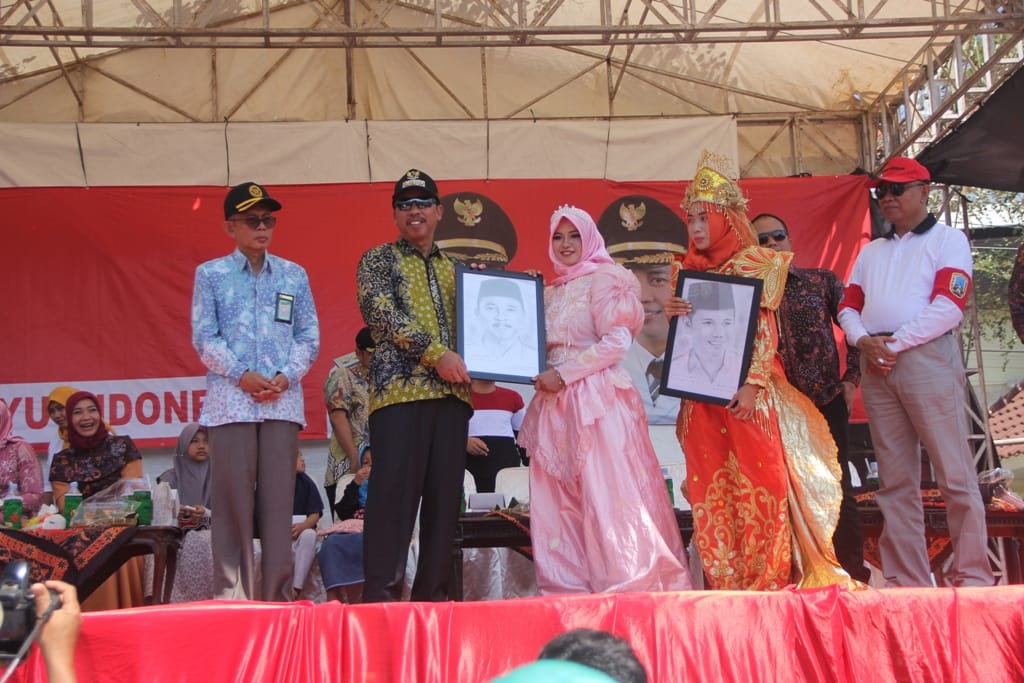 Karnaval, Bupati Dapat Kado Lukisan