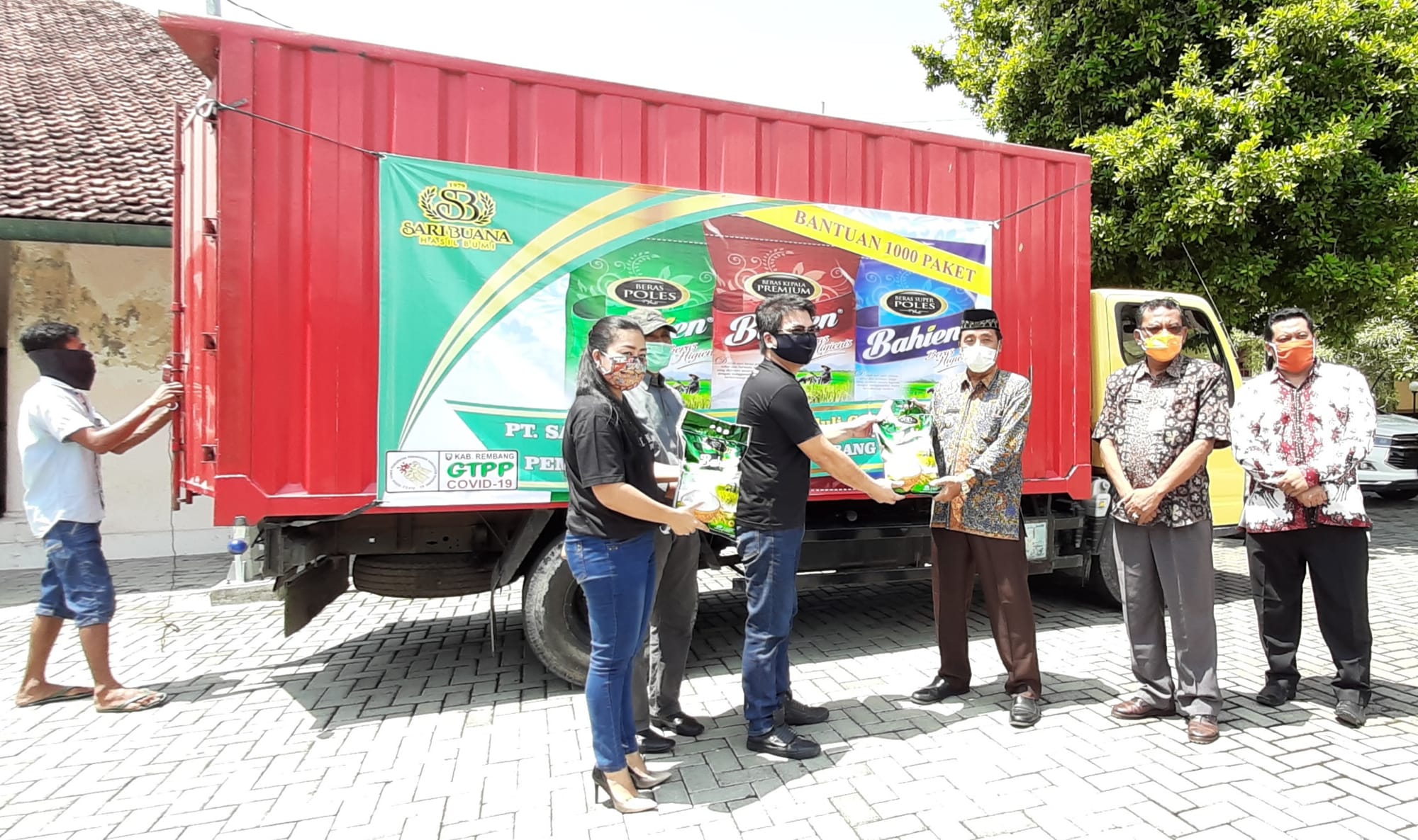 Inspiratif, Pengusaha Beras Bantu 1000 koli Beras Untuk Bantu  Warga Hadapi Covid-19