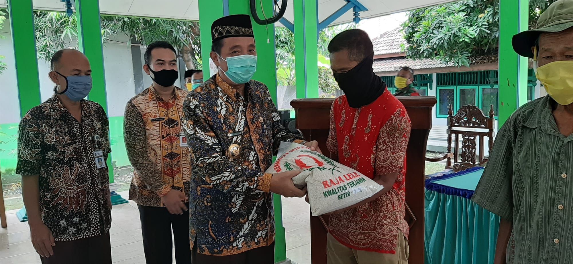UPK BKAD Salurkan Bansos Bagi 775 Warga dan 229 Anak Yatim
