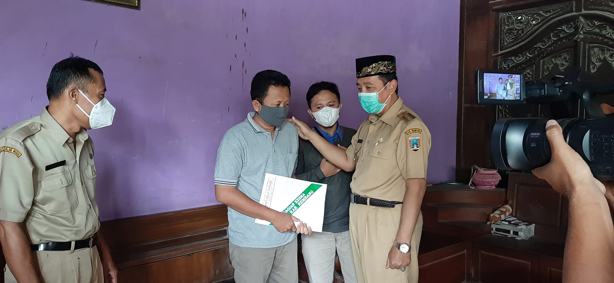 Bupati Abdul Hafidz Memberikan Dukungan Moril Keluarga Almarhum Anom Subekti