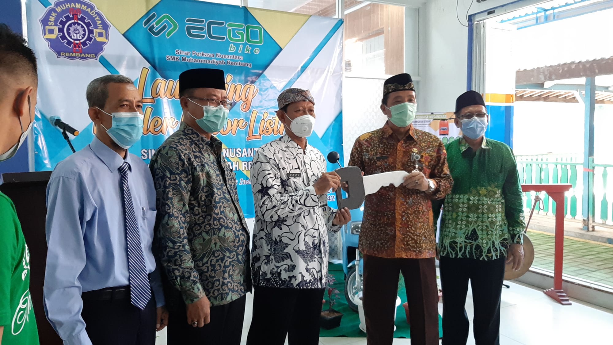 Bupati Hafidz Resmikan Satu-satunya Diler Motor Listrik Milik SMK di Indonesia