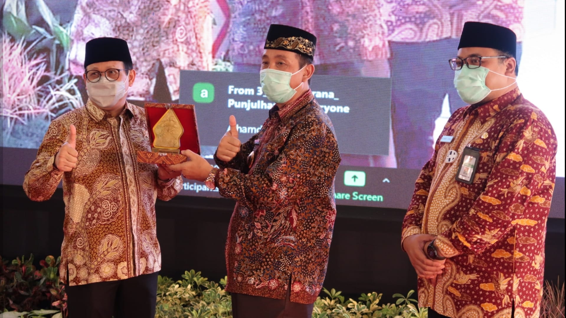 Menteri PDTT Beri Penghargaan Bupati Rembang Atas Pendataan SDGs Tercepat ke 2