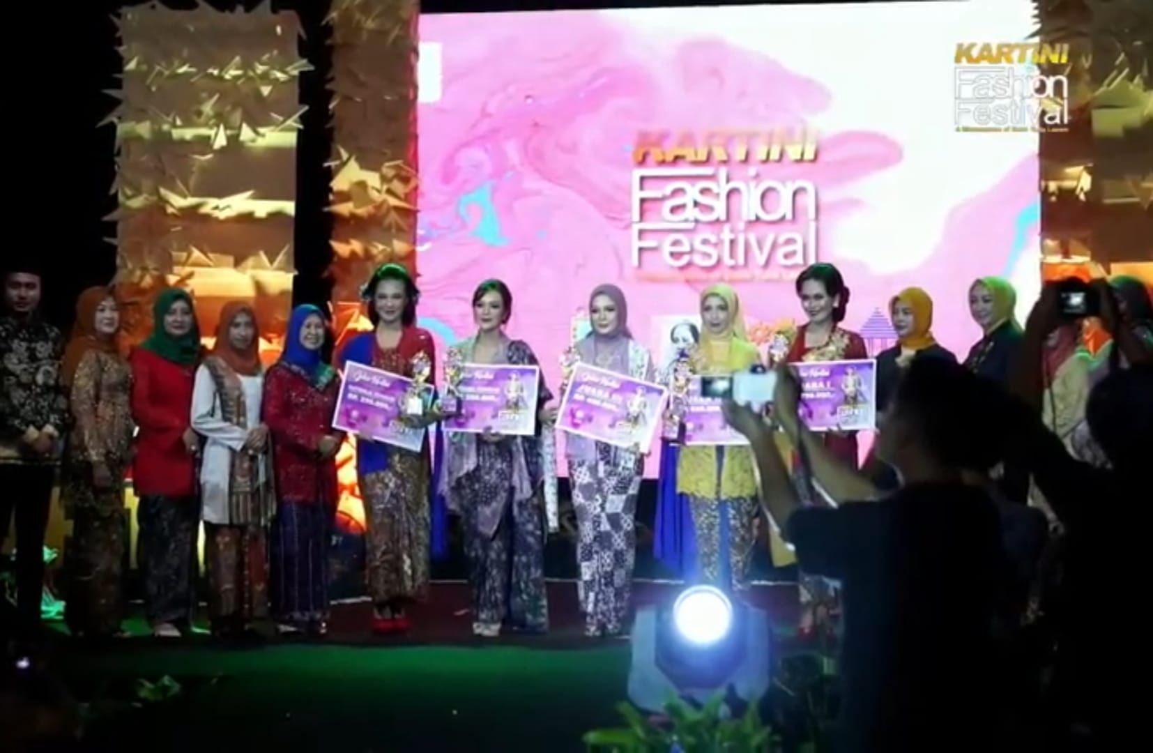 Kartini Fashion Show Festival Beri Warna Peringatan Hari Pahlawan Emansipasi