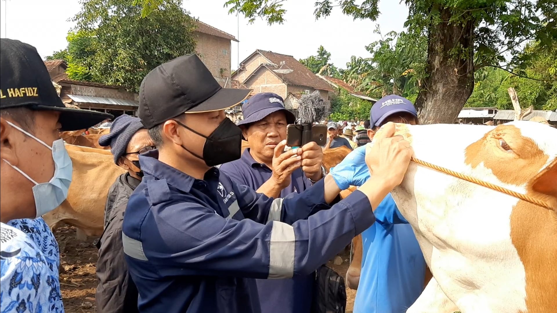 Sidak Penyakit Mulut dan Kuku di Pasar Hewan, Pemkab Sosialisasikan Gejala Klinisnya