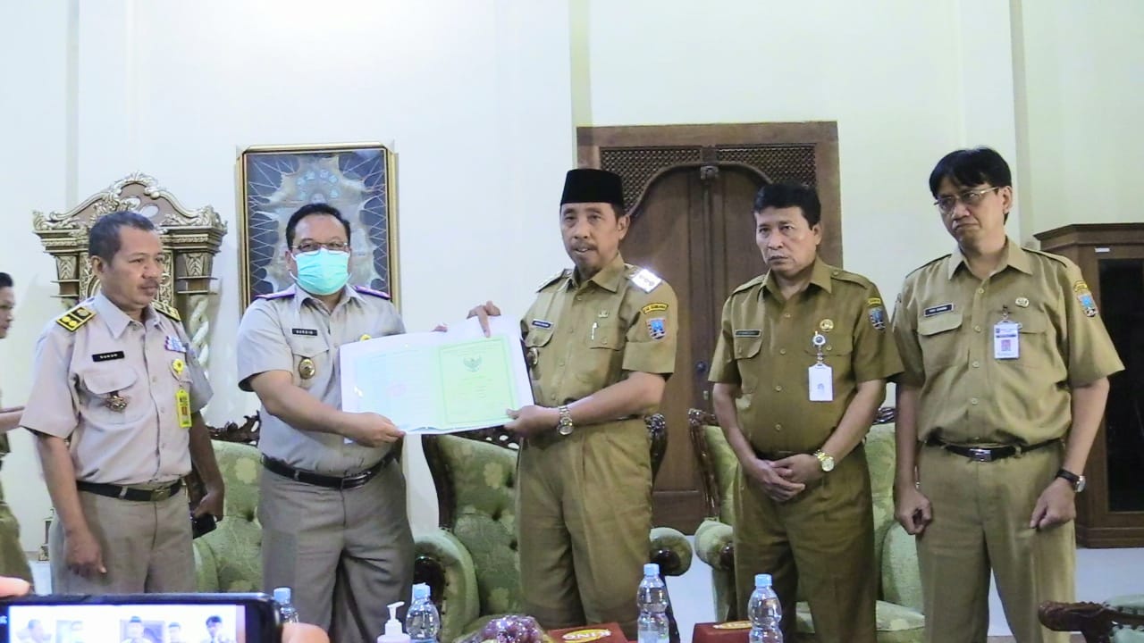 BPN Serahkan 97 Sertifikat BMD ke Pemkab