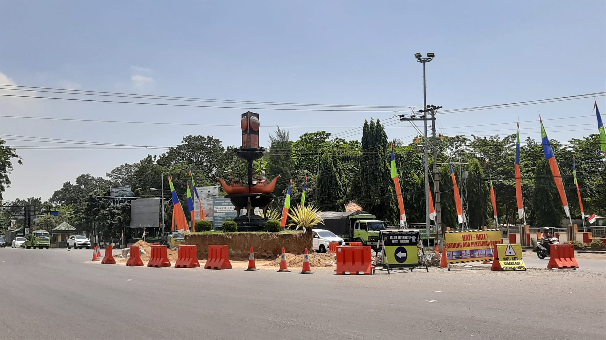 Pemkab Akan Tambahkan Air Mancur Tugu Adipura
