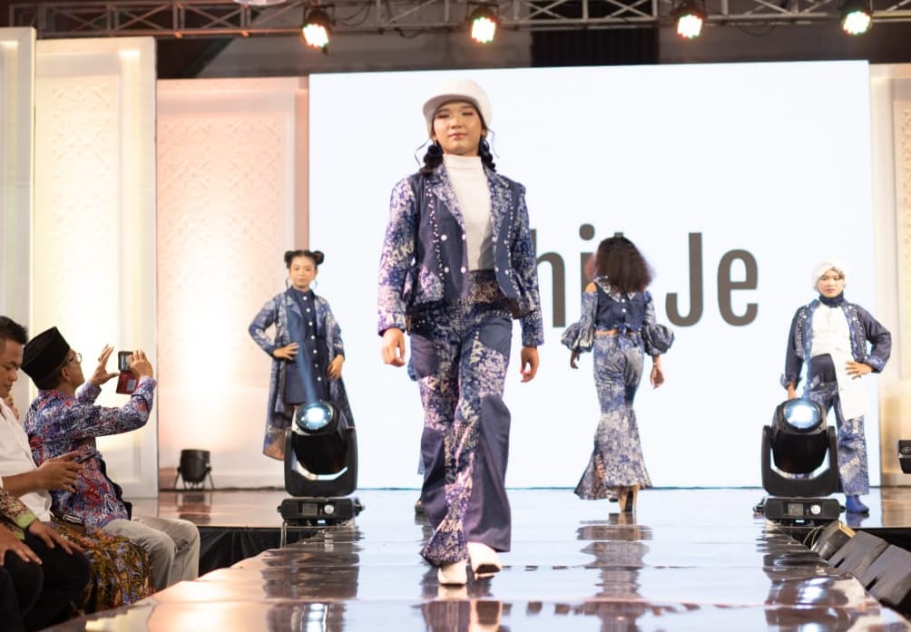Fashion Show Batik Tulis Lasem, Meriahkan Pasar dan Industri Kreatif