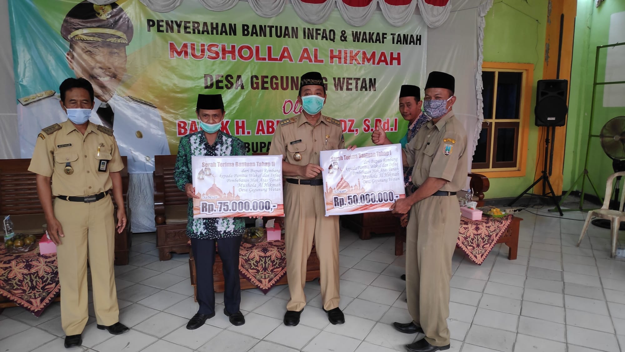 Serahkan Bantuan Untuk Masjid, Bupati Hafidz Minta Masyarakat Ikut Berpartisipasi