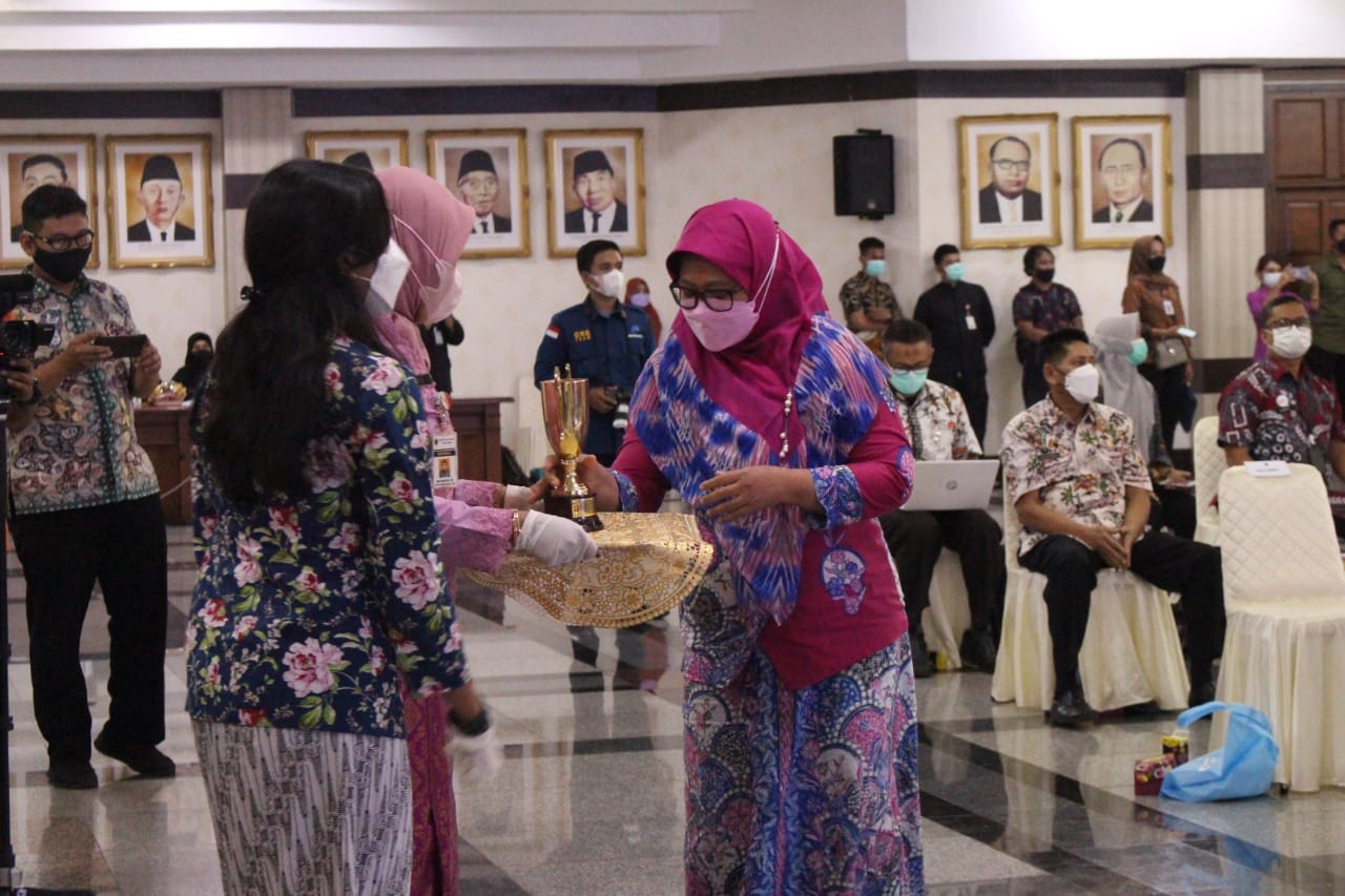 Rembang Penghargaan Indeks Daya Saing Daerah