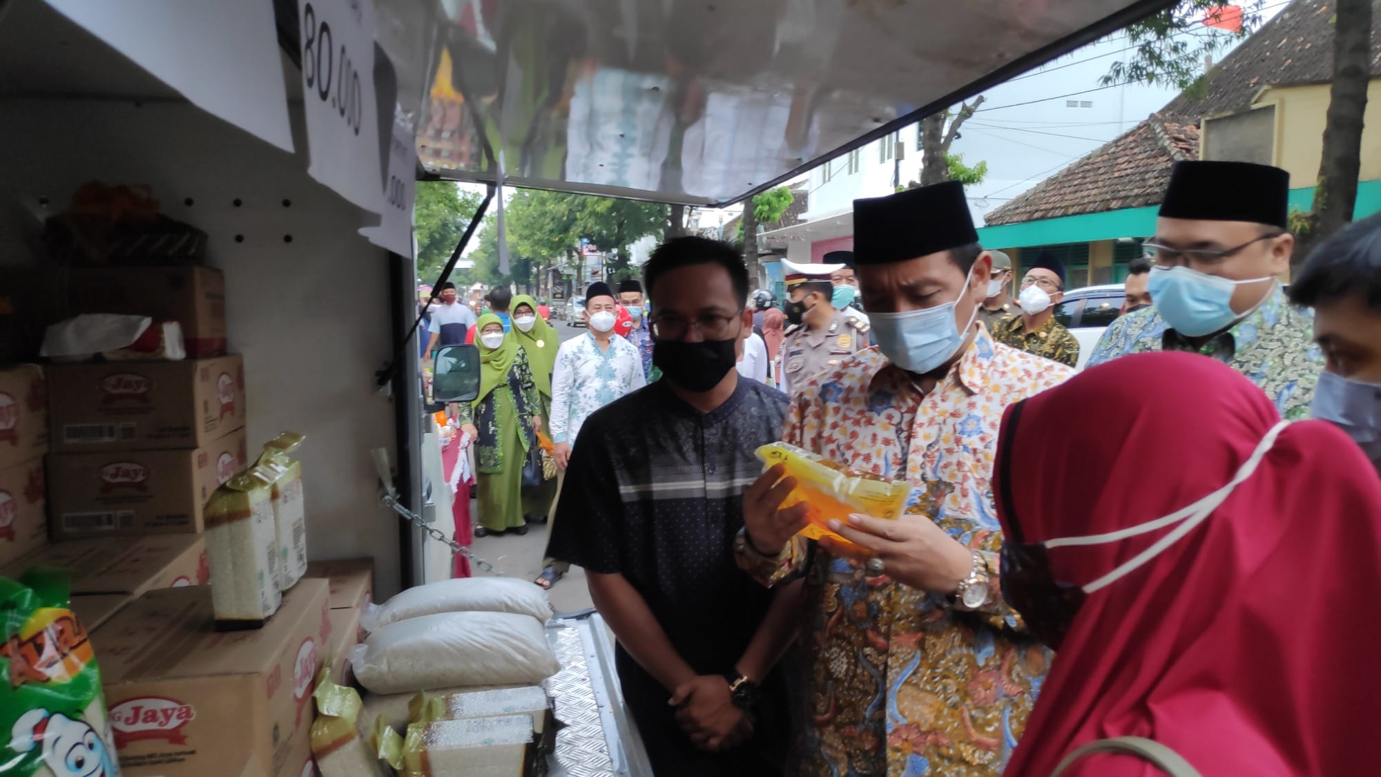BLT Minyak Goreng Segera Cair, Penerima Wajib Sudah Divaksin Lanjutan
