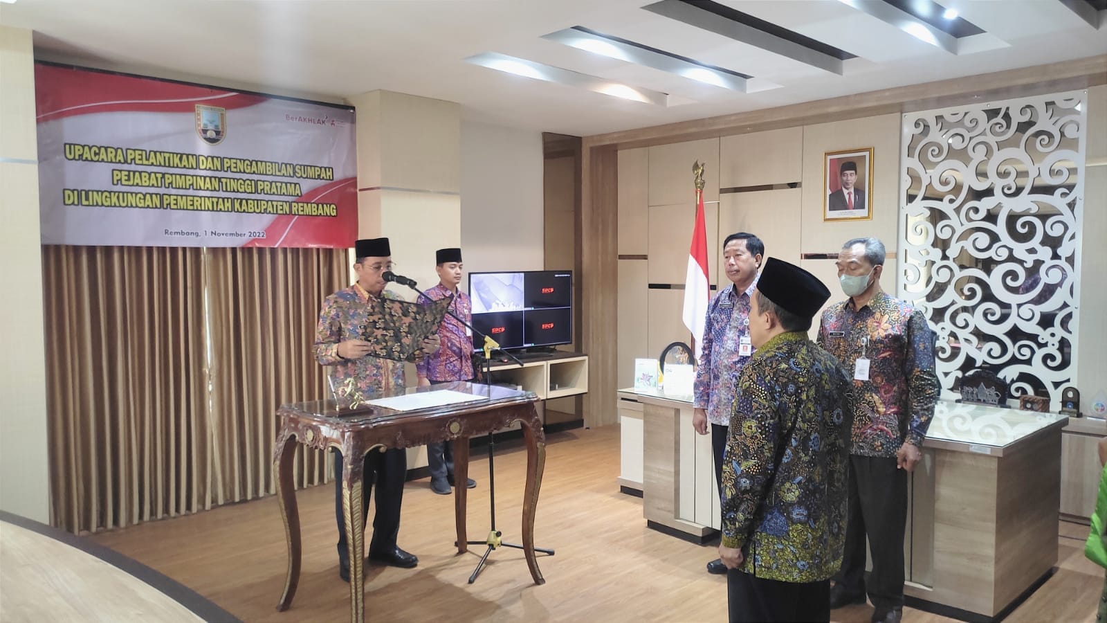 Bupati Hafidz Lantik Achmad Sholchan Jadi Kepala Dinarpus