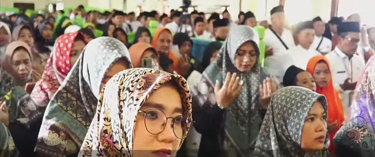 Ribuan Jemaah Hadiri Kemenag Rembang Bersholawat dan Wisuda Tahfidz Juz ‘Amma