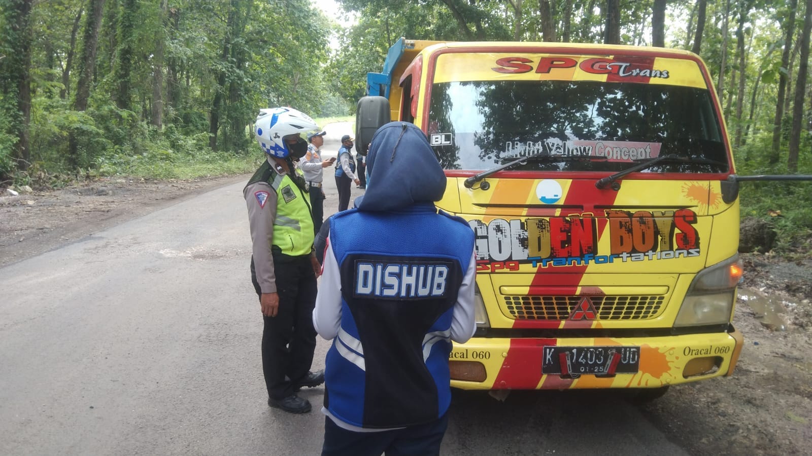 Respon Keluhan Warga, Petugas Gabungan Razia Truk Muatan Tambang