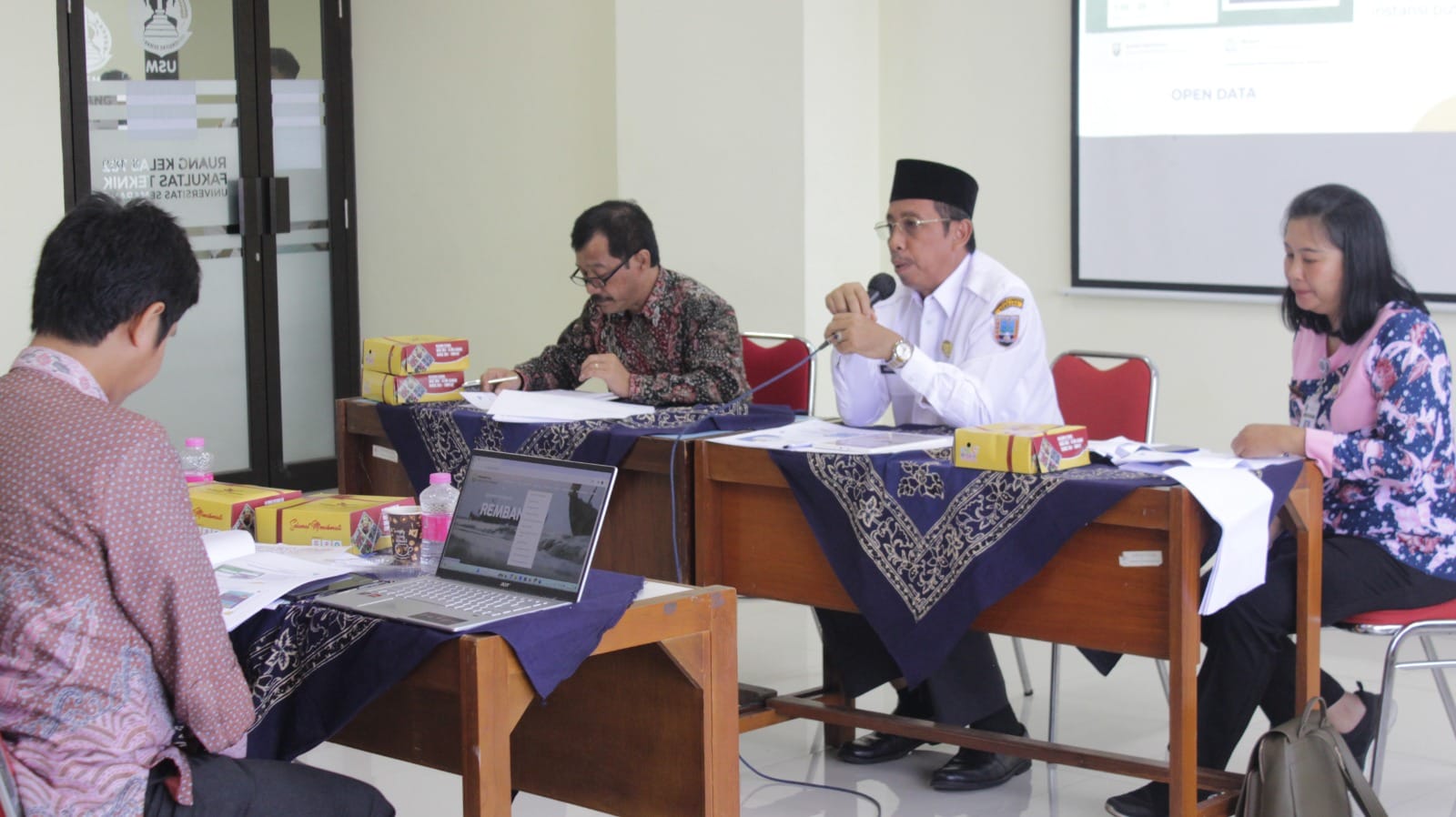 Menuju Kabupaten Informatif, Bupati Rembang Ikuti Uji Publik Keterbukaan Informasi
