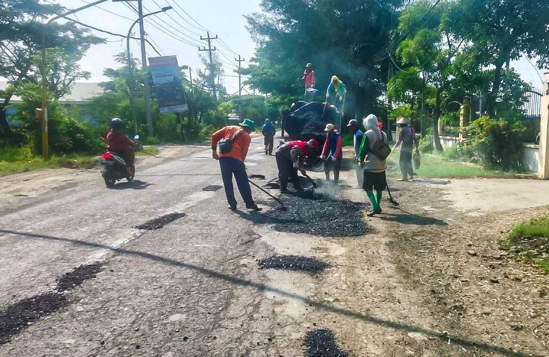 Jelang Arus Mudik, Pemkab Rembang Kebut Perbaikan Jalan Rusak