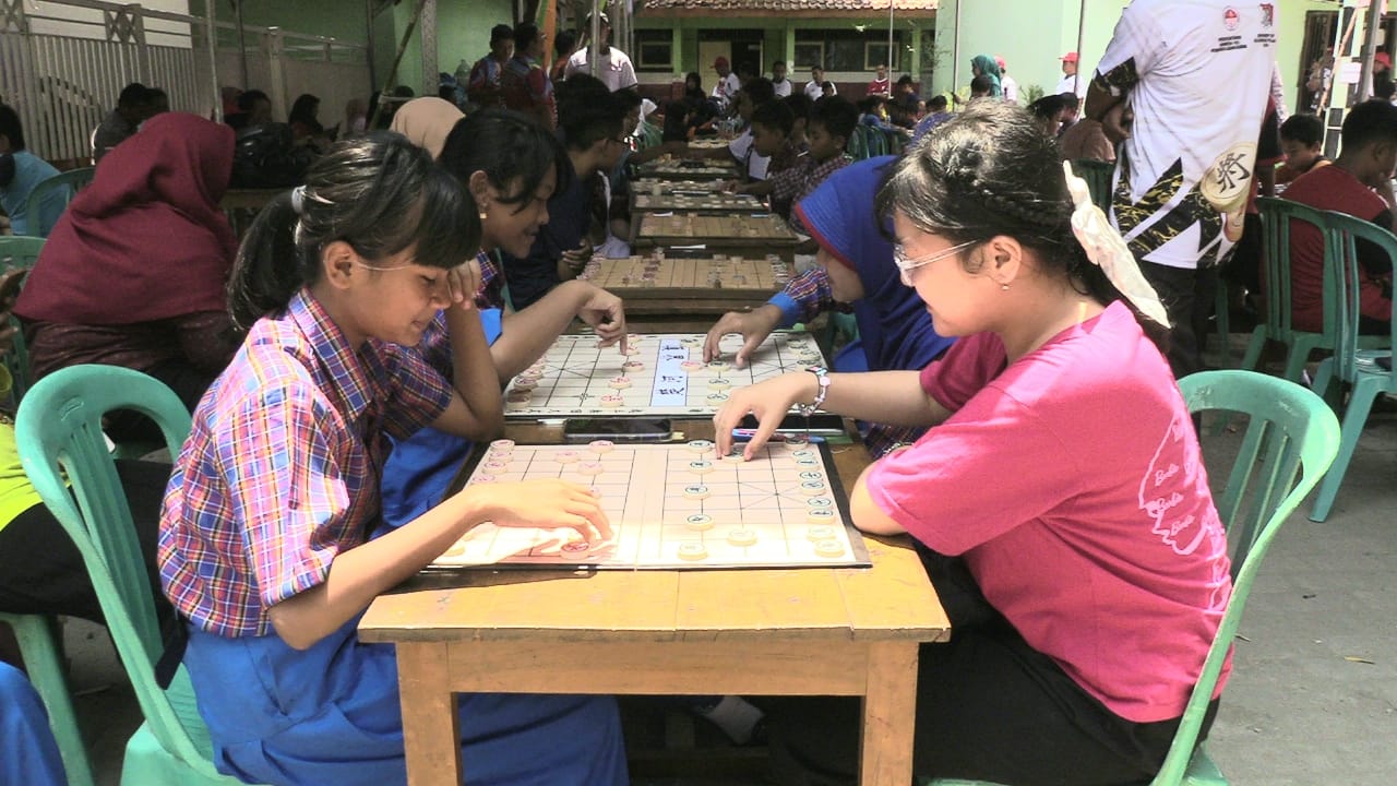 Puluhan Pelajar Antusias Ikuti Turnamen Xiangqi Eskunem Open di Rembang