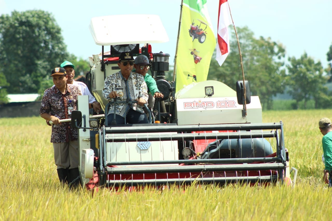 Tingkatkan Kesejahteraan Petani, Pemkab Rembang Terus Bangun Sarana Pertanian