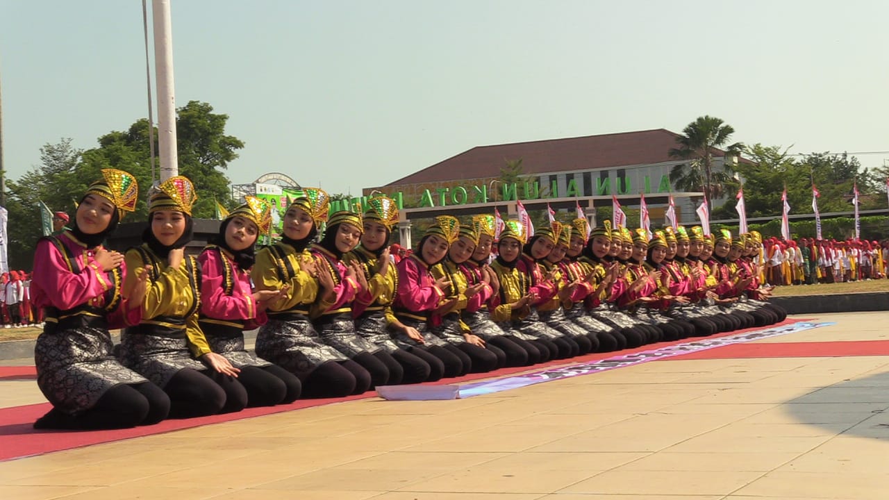Tak Hanya Tarian Jawa, Tari Saman Aceh Meriahkan Puncak Hari Jadi Rembang