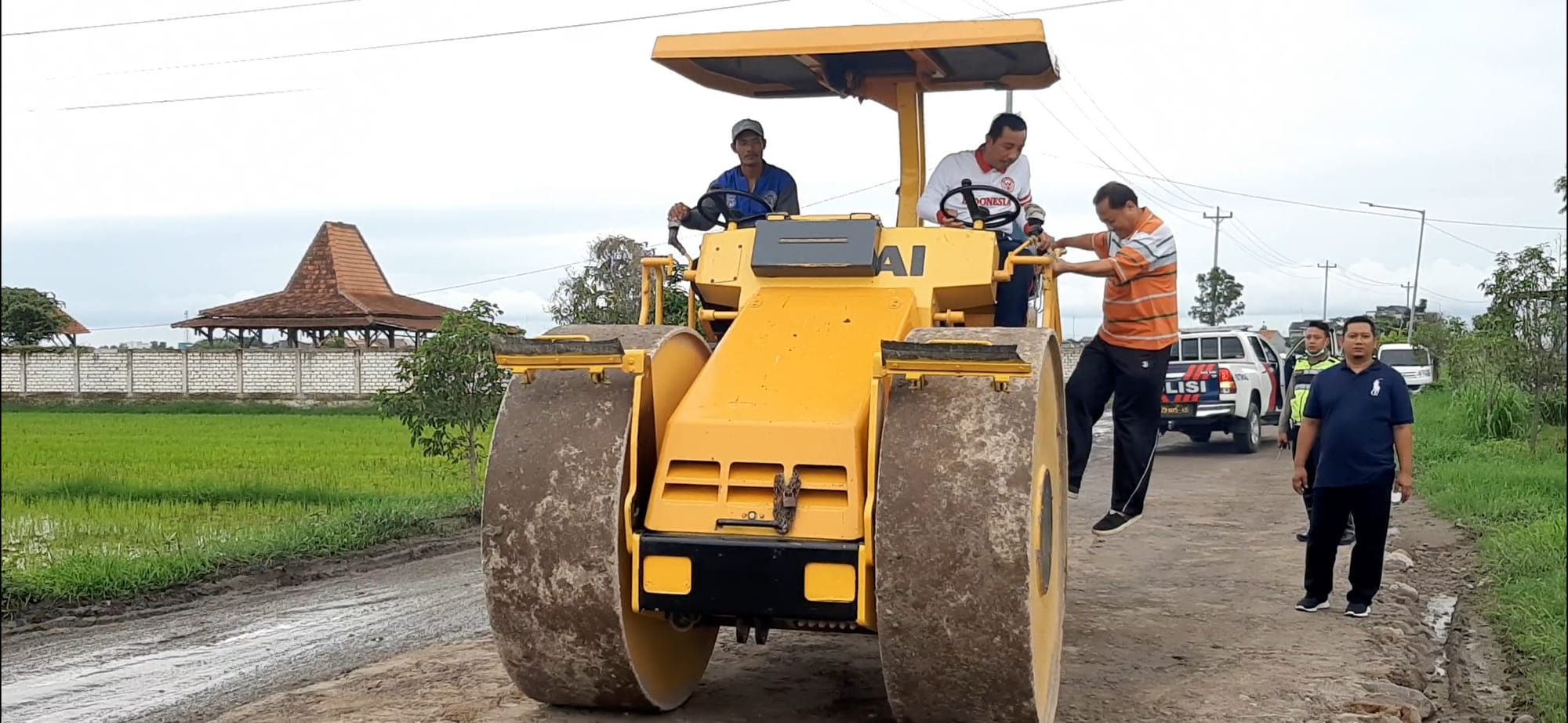 Pengerjaan Darurat Jalan Lingkar Tireman- Galonan Ditinjau Bupati