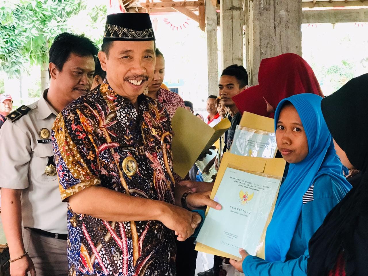 Sebanyak 817 Sertifikat PTSL Dibagikan ke Warga Sridadi