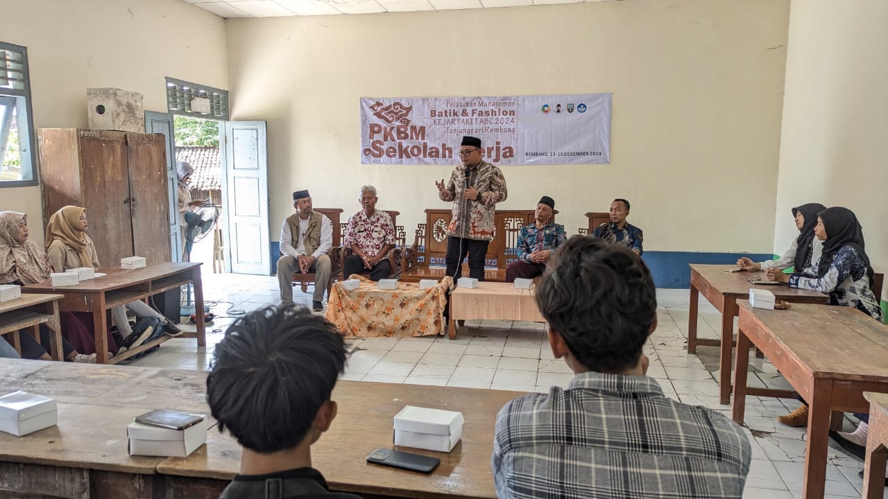 Wabup Hanies Apresiasi Pelatihan Membatik di PKBM Tanjungsari Rembang